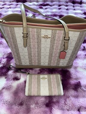 Coach Signature Mollie Tote Bag With Mathching Coach Wristlet